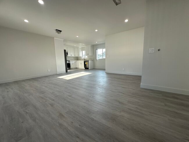 Building Photo - 1477 S Sherbourne Dr