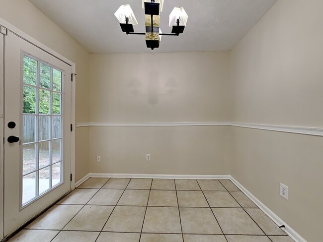 Building Photo - 6468 Drake Manor