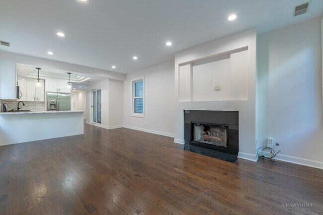 Foto del edificio - 2 bedroom in Chicago IL 60610