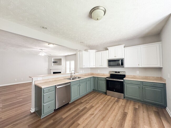 Foto del edificio - Gorgeous 2 Bed, 2 Bath End Unit Townhome
