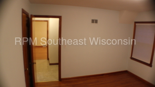 Building Photo - 3145 N Dousman St
