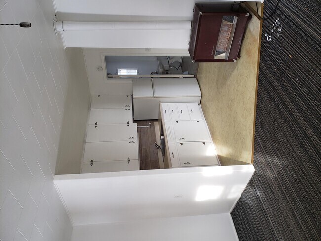 Building Photo - 416 W 26th Ave