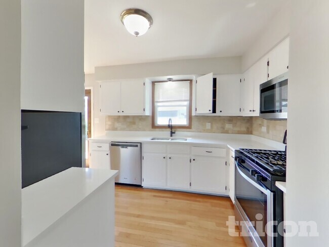 Foto del edificio - 16646 Paxton Ave