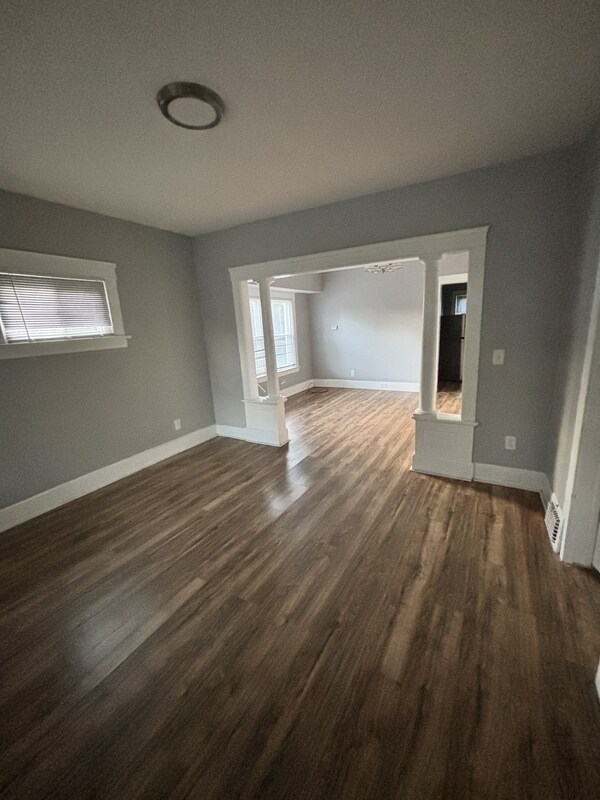 Building Photo - 10103 Lamontier Ave