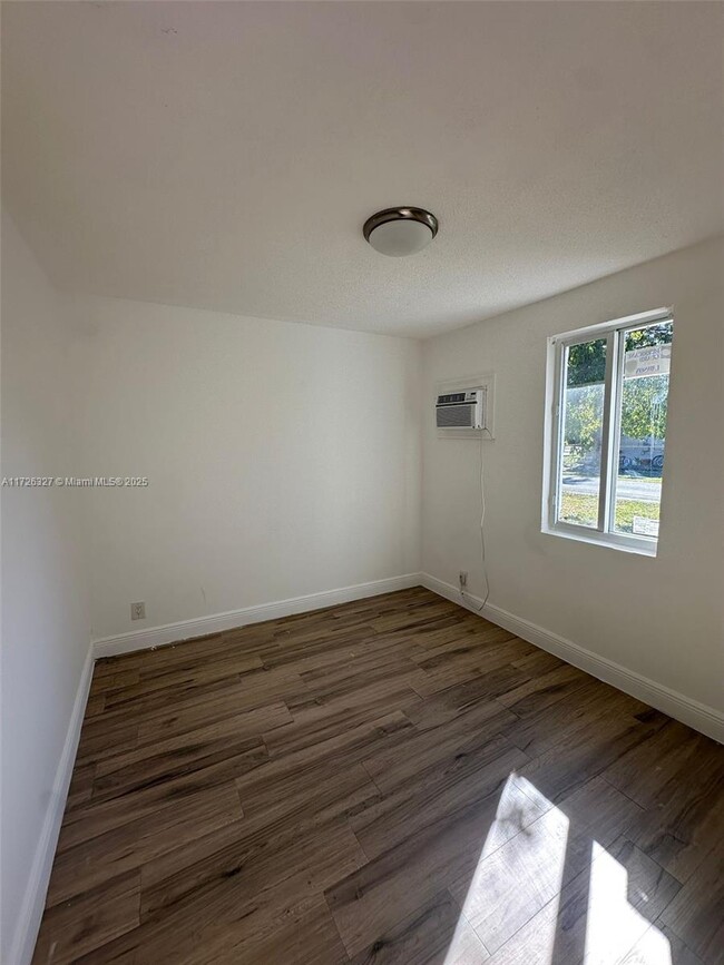 Building Photo - 2 bedroom in Hallandale FL 33009