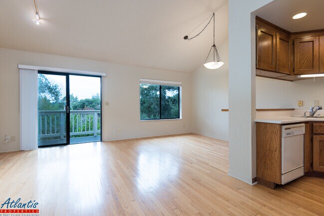 Building Photo - Beautiful Scotts Valley Townhouse | Great ...