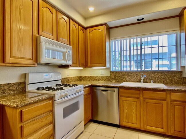 Building Photo - 970 Wisteria Terrace