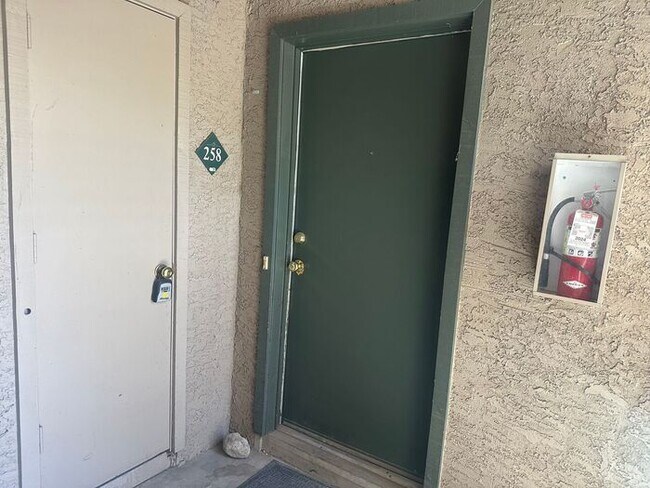 Building Photo - 2 Bed 2 Bath Condo in Old Town Scottsdale