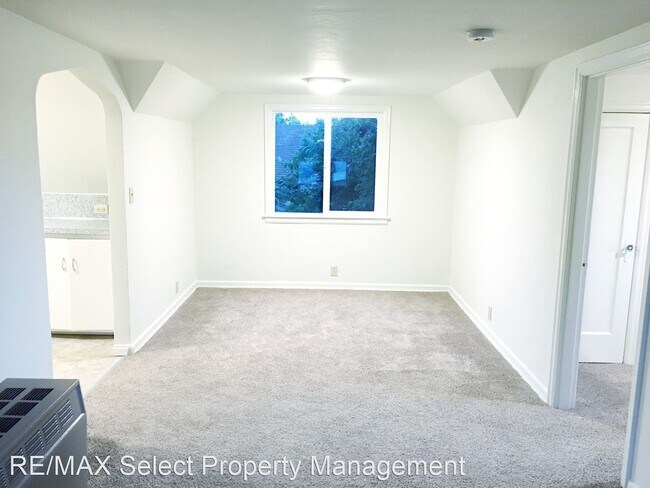 Building Photo - 1 br, 1 bath House - 809 1/2 4th ST NE