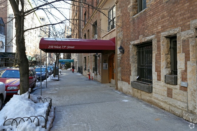 Building Photo - 250 W 75th St