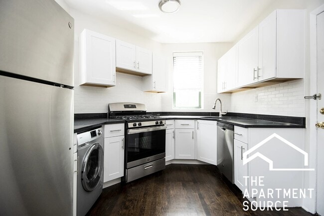 Photo - 3845 N Greenview Ave Apartment