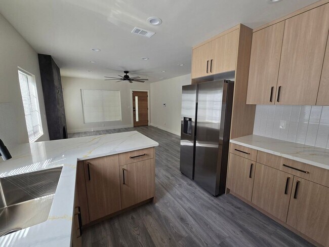 Foto del edificio - Completely Remodeled Home for Rent – Midtown Sacramento