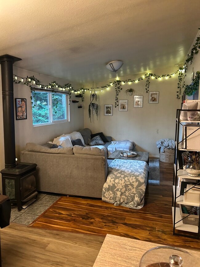 Foto del edificio - 1017 Oakes Ave