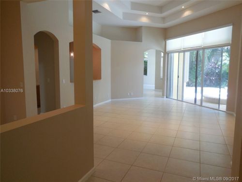 Building Photo - 2558 Jardin Way