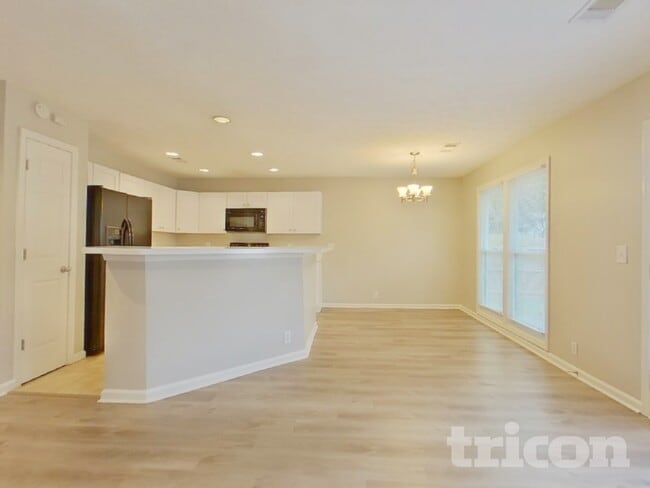 Building Photo - 2440 Lunetta Ln