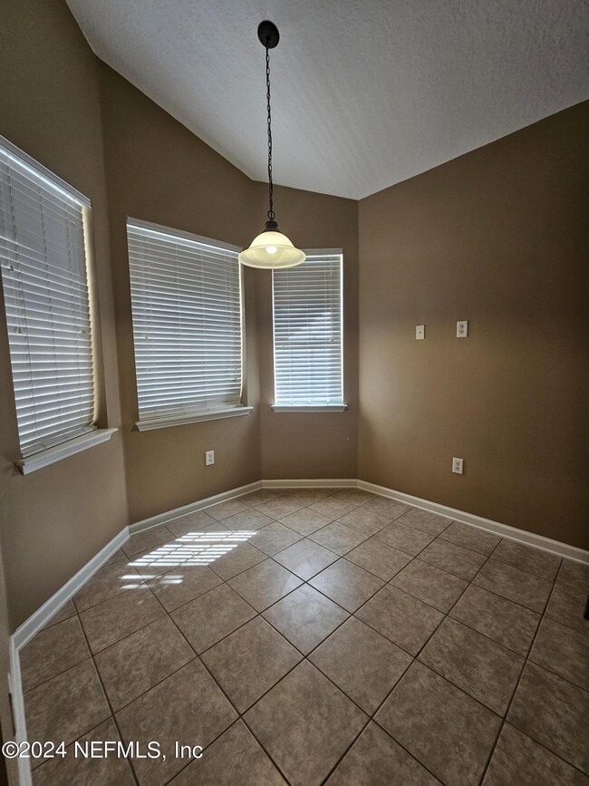 Building Photo - 964 Hazeltine Ct