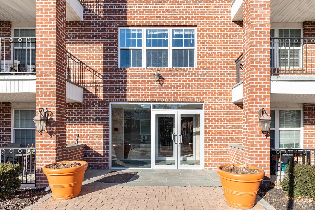 Entrada - 200-400 Carney St