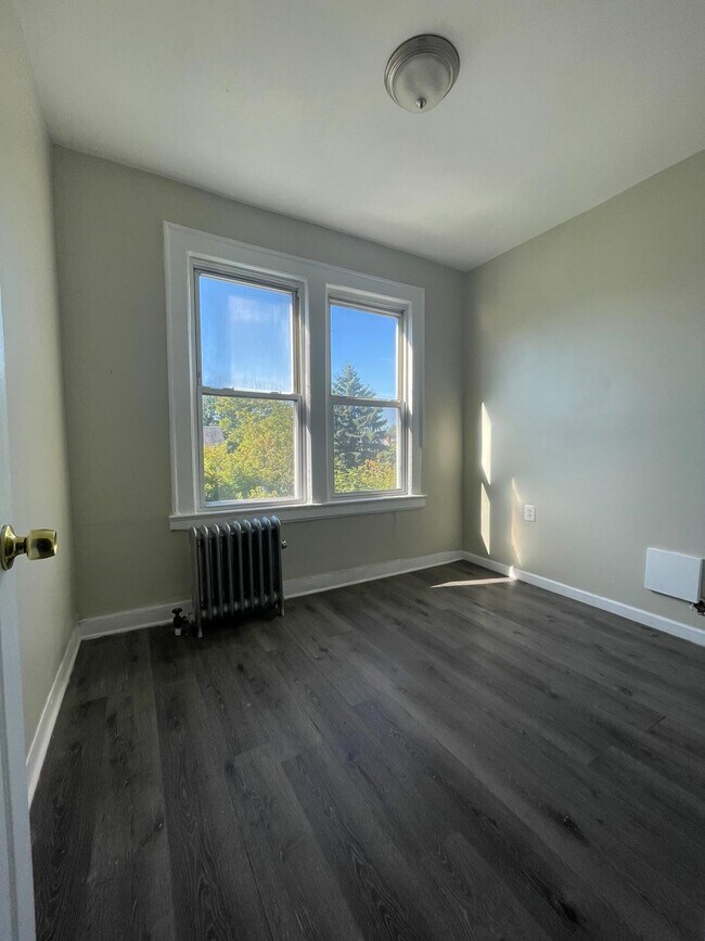 917 Grove St 3A - 916 Grove St