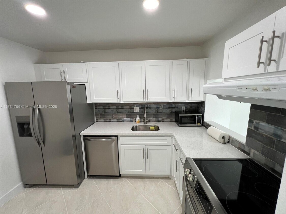 Primary Photo - 8000 SW 81st Dr