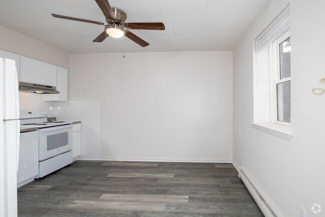 2BR, 1BA - 960SF - Eat-in Kitchen - Regency Apartments