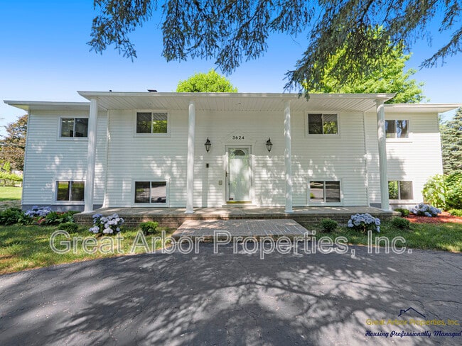 Building Photo - 3624 Maple Dr