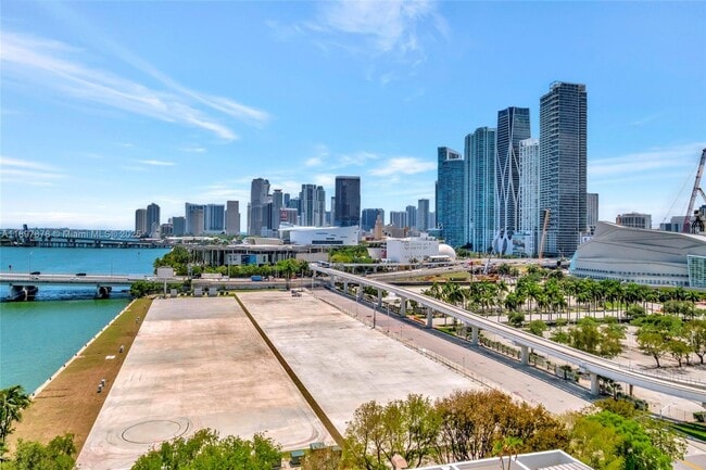 Foto del edificio - 555 NE 15th St