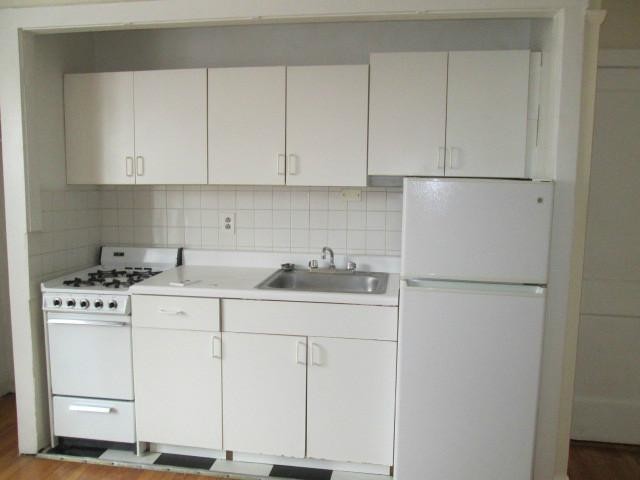 Building Photo - 427 W Belden Ave