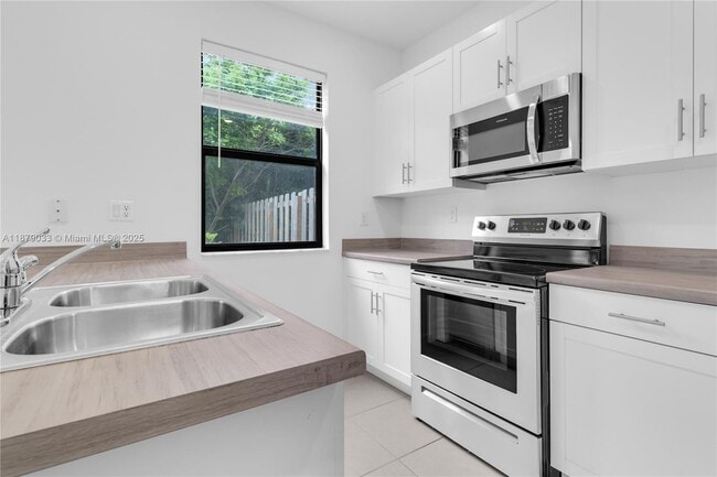 Building Photo - 28716 SW 134th Ct