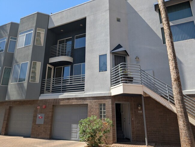 Building Photo - 3633 N 3rd Ave