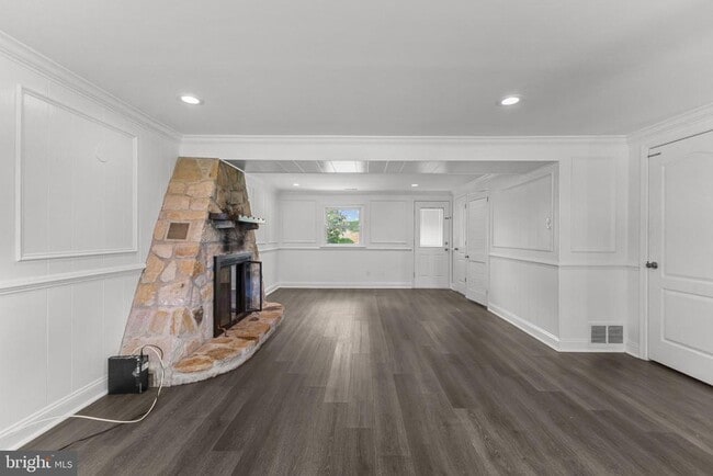 Building Photo - 215 Dolores Dr