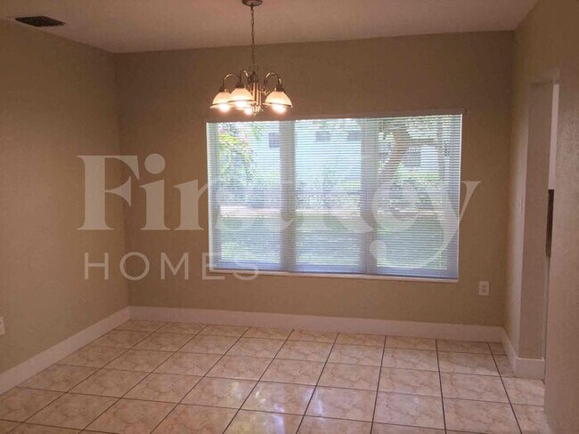 Foto del edificio - 810 NW 186th Dr