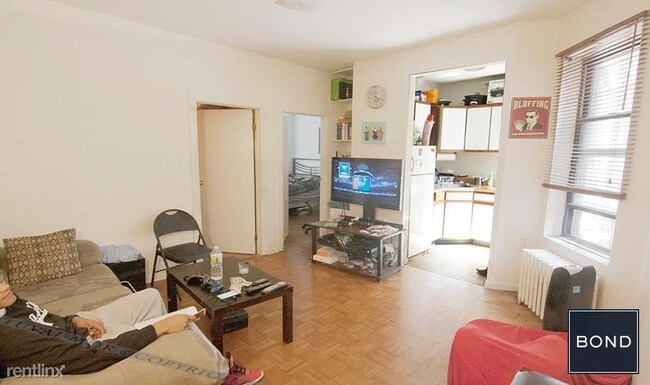 Building Photo - 3 br, 1 bath Apartment - 211 1st Ave