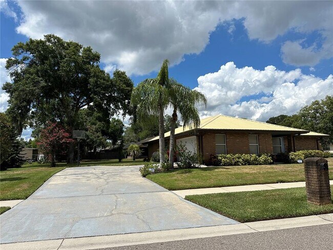 Building Photo - 1023 Redbud Cir