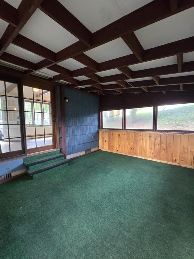Screened in porch - 1280 S Beech St