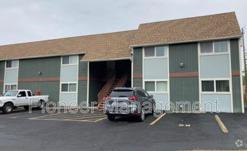 Building Photo - 146 NE Atkinson Ct