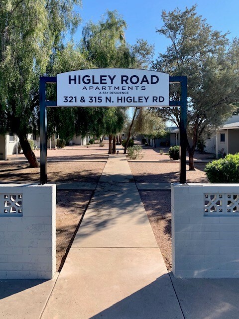 Foto principal - 321 N Higley Rd