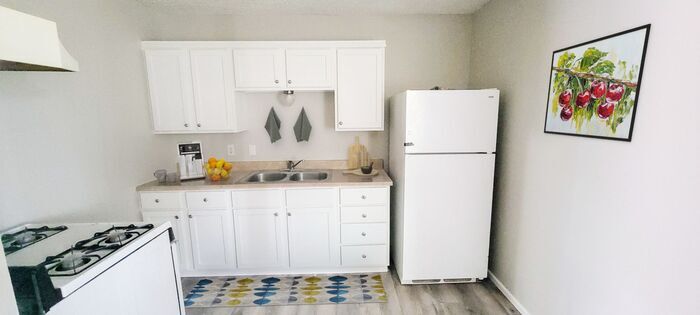 Foto principal - Cozy 1 Bed, 1 Bath + Unlimited Laundry!