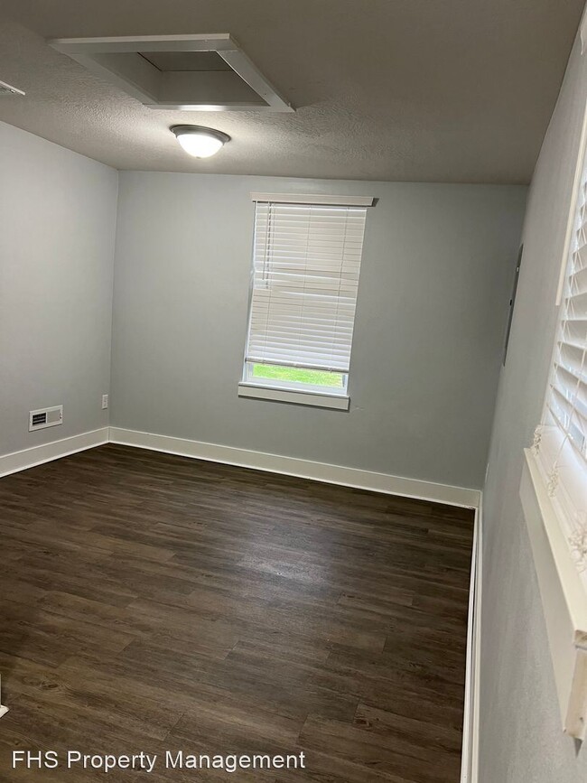 Foto del edificio - 3 br, 1.5 bath House - 2224 N Weller Ave