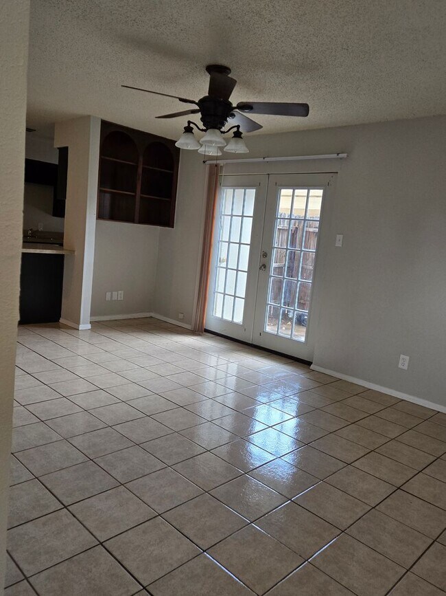Foto del edificio - 738 E Pecan St
