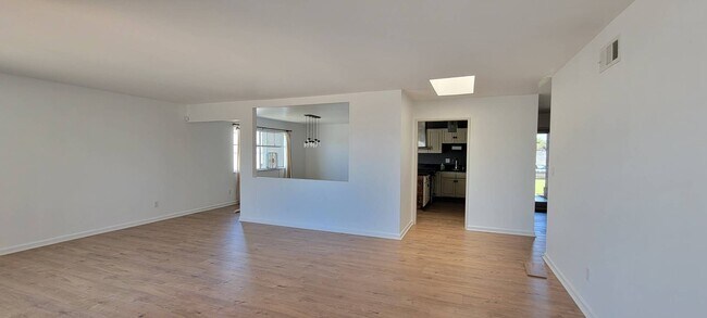 Building Photo - Welcome to this charming 4 bedroom, 2 bath...