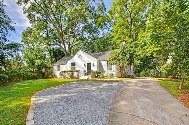 Foto del edificio - 4238 Peachtree Dunwoody Rd