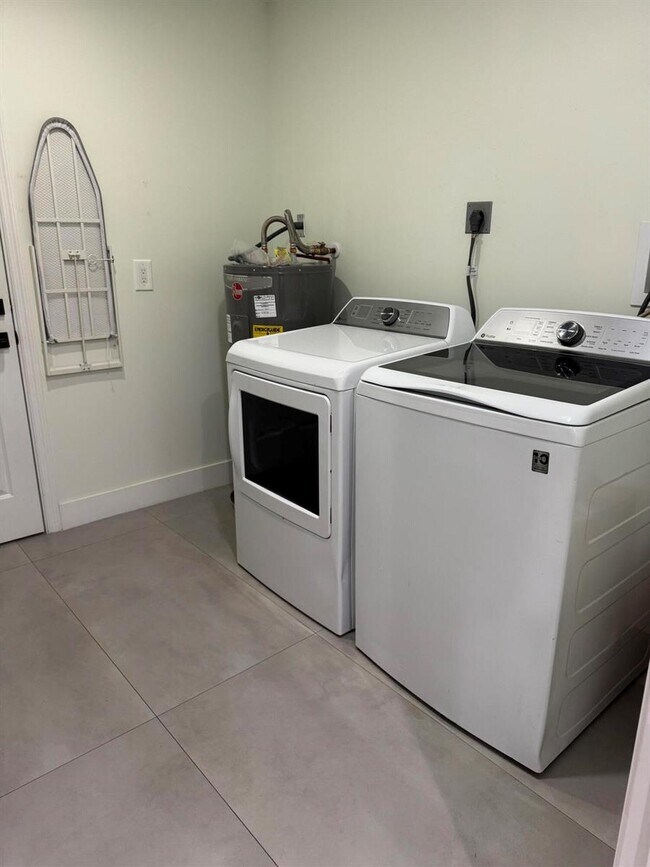 Foto del edificio - 2314 Pinecrest Ct