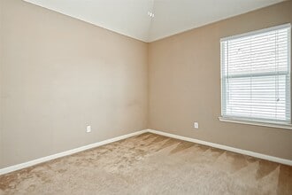 Building Photo - 2218 Falcon Knoll Ln