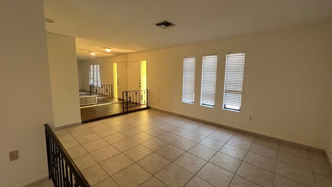 Building Photo - 1286 Golden Oak Dr
