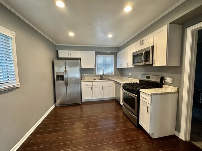 Foto del edificio - 420 Indianwood Blvd