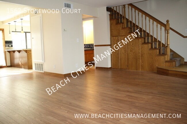 Building Photo - Charming 2 Bedroom 2.5 Bath Townhome Style...