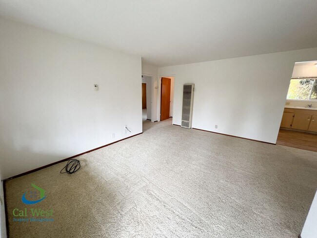 Foto del edificio - $2,095 - One Bedroom One Bath Apartment - ...