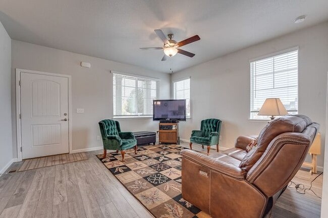 Building Photo - 2 bed, 2 bath End Unit Townhome in Milliken