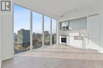 Building Photo - 270 Dufferin St