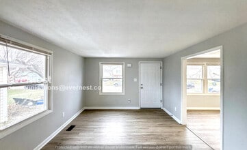 Building Photo - 949 S Harris Ave